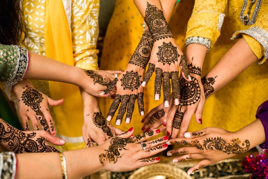 Photo eyebrows, henna paste